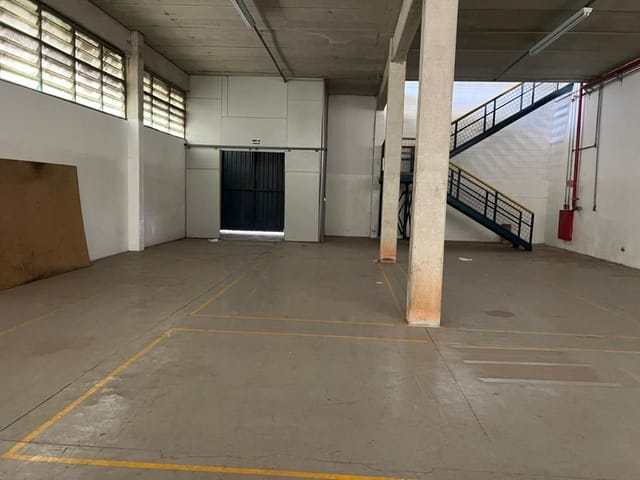 Galpão / Barracão com 1800m², para alugar, no bairro Chácara do Solar I (Fazendinha) em Santana de Parnaíba