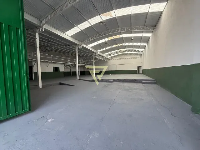 Galpão / Barracão com 680m², para alugar, no bairro Vila Carvalho em Ribeirão Preto