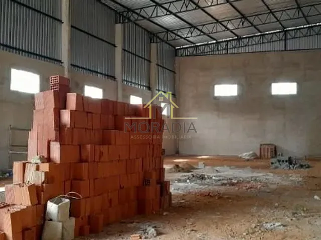 Galpão / Barracão com 900m², para alugar, no bairro Cala Boca em Guaxupé