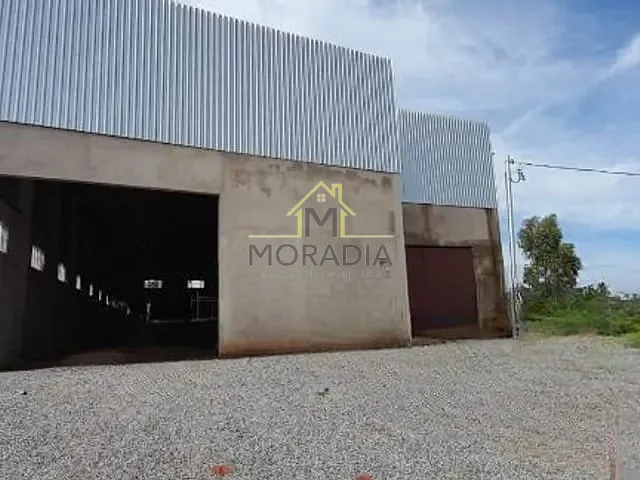 Galpão / Barracão com 900m², para alugar, no bairro Cala Boca em Guaxupé
