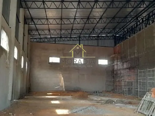 Galpão / Barracão com 900m², para alugar, no bairro Cala Boca em Guaxupé