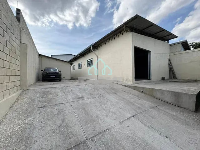 Galpão / Barracão com 404m², para alugar, no bairro Residencial Estoril em Taubaté