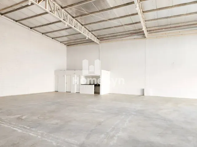 Galpão / Barracão com 370m², para alugar, no bairro Jardim Transbrasiliano em Aparecida de Goiânia
