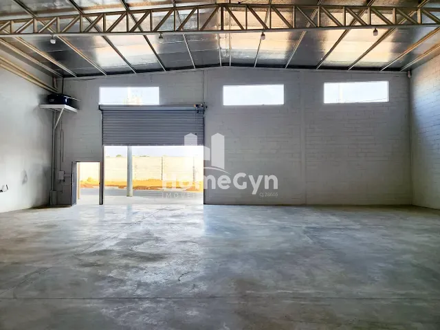 Galpão / Barracão com 370m², para alugar, no bairro Jardim Transbrasiliano em Aparecida de Goiânia