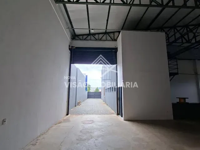 Galpão / Barracão com 900m², para alugar, no bairro Jardim Jacarandás em Sinop