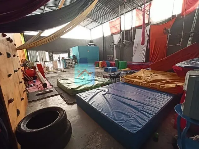 Galpão / Barracão com 256m², à venda, no bairro Jardim Satélite em São José dos Campos
