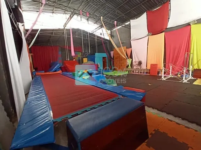 Galpão / Barracão com 256m², à venda, no bairro Jardim Satélite em São José dos Campos