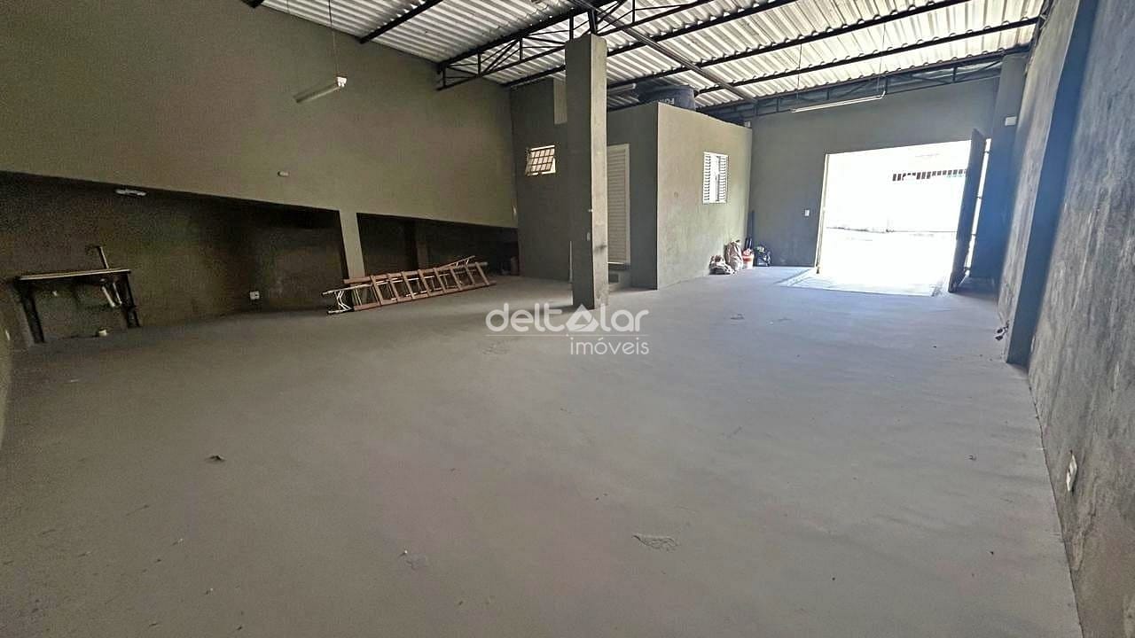 Depósito-Galpão-Armazém para alugar, 120m² - Foto 1