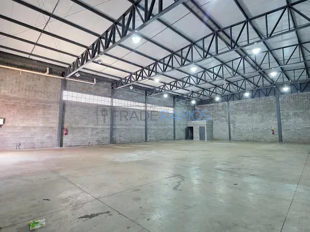 Galpão / Barracão com 860m², para alugar, no bairro Moinho dos Ventos em Goiânia
