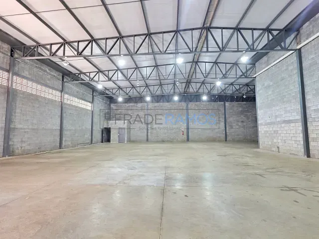 Galpão / Barracão com 860m², para alugar, no bairro Moinho dos Ventos em Goiânia