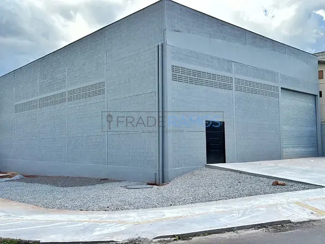 Galpão / Barracão com 860m², para alugar, no bairro Moinho dos Ventos em Goiânia