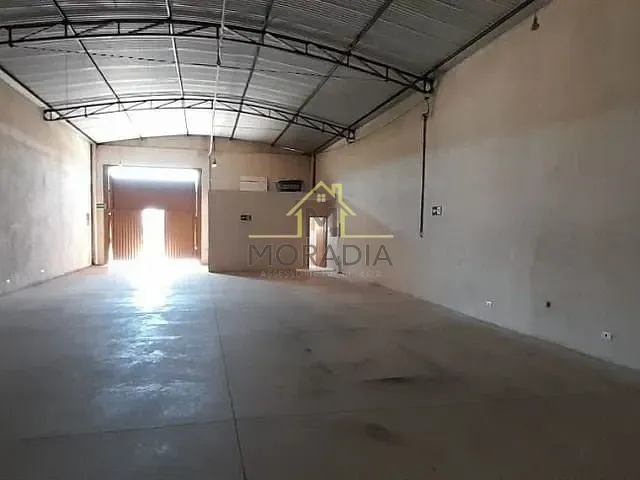 Galpão / Barracão com 250m², para alugar, no bairro Jardim Alvorada em Guaxupé