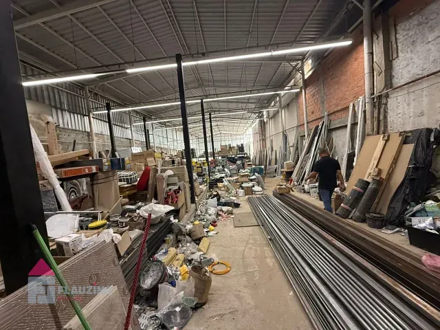Galpão / Barracão com 900m², à venda, no bairro Vila das Belezas em São Paulo