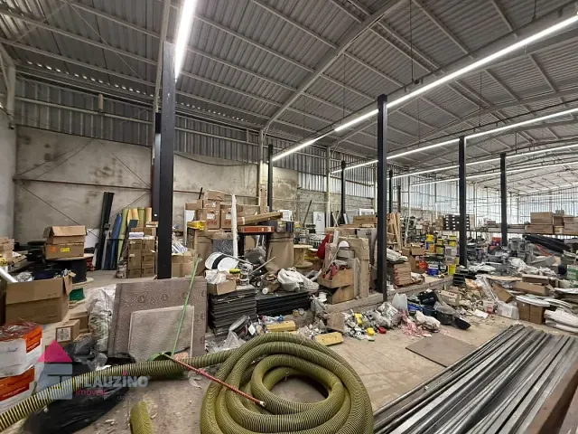 Galpão / Barracão com 900m², à venda, no bairro Vila das Belezas em São Paulo