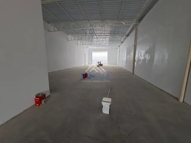 Galpão / Barracão com 340m², para alugar, no bairro Jardim das Orquídeas em Jundiaí