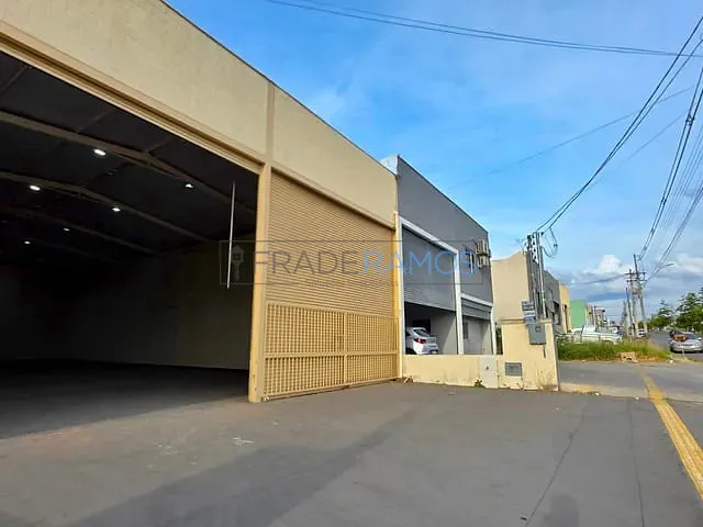 Galpão / Barracão com 360m², para alugar, no bairro Moinho dos Ventos em Goiânia