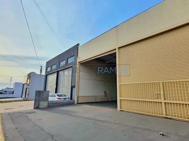 Galpão / Barracão com 360m², para alugar, no bairro Moinho dos Ventos em Goiânia