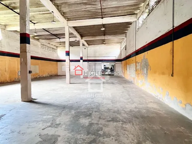Galpão / Barracão com 360m², para alugar, no bairro Tucúm em Cariacica