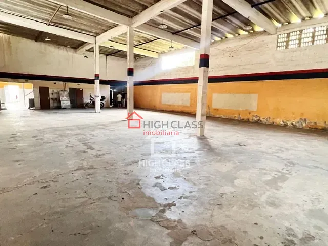Galpão / Barracão com 360m², para alugar, no bairro Tucúm em Cariacica