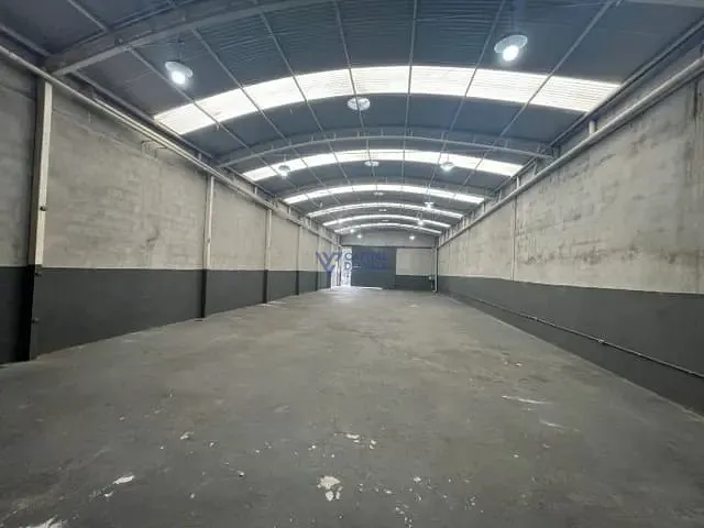 Galpão / Barracão com 300m², para alugar, no bairro Jardim Diamante em São José dos Campos