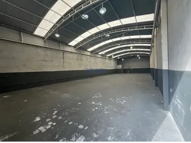 Galpão / Barracão com 300m², para alugar, no bairro Jardim Diamante em São José dos Campos