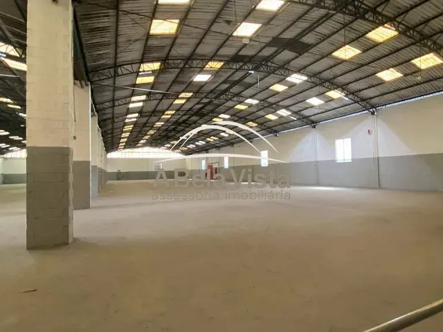 Galpão / Barracão com 1100m², para alugar, no bairro Jardim Colibri em Embu das Artes