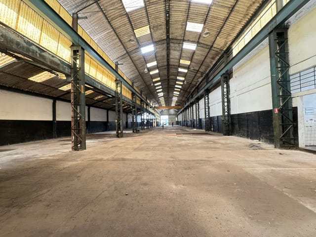 Foto do Galpão / Barracão - 🚀 Seu Novo Centro de Operações! Galpão 1.668m² com Ponte Rolante e Localização Imbatível 🌟 | Organização Imobiliária Açores