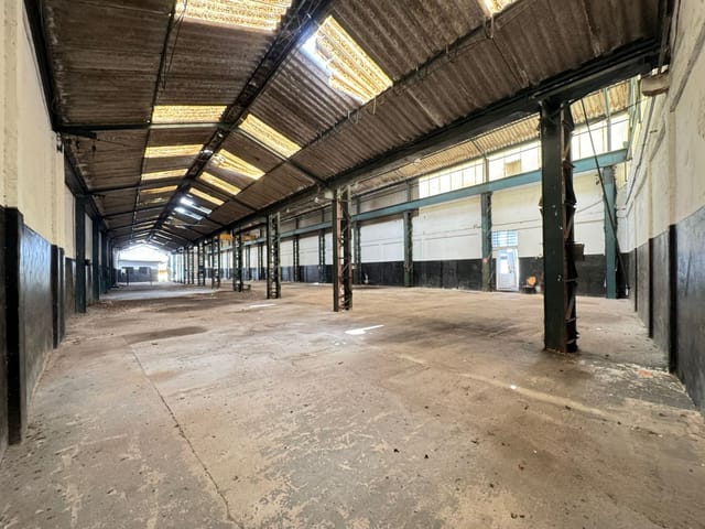 Foto do Galpão / Barracão - 🚀 Seu Novo Centro de Operações! Galpão 1.668m² com Ponte Rolante e Localização Imbatível 🌟 | Organização Imobiliária Açores