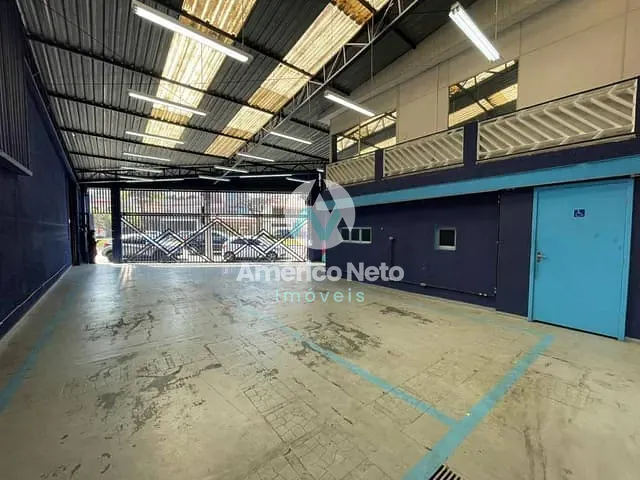 Galpão / Barracão com 200m², para alugar, no bairro Santa Paula em São Caetano do Sul