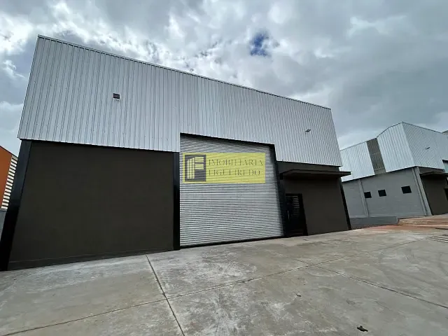 Galpão / Barracão com 1000m², para alugar, no bairro Distrito Industrial Doutor Carlos Arnaldo e Silva em São José do Rio Preto