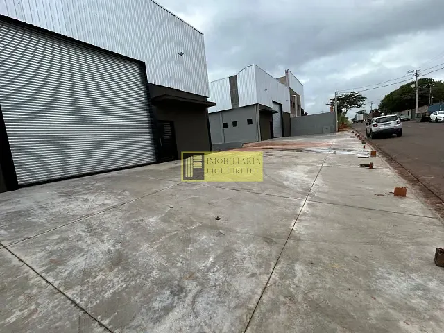 Galpão / Barracão com 1000m², para alugar, no bairro Distrito Industrial Doutor Carlos Arnaldo e Silva em São José do Rio Preto
