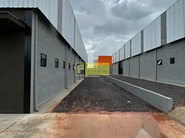 Galpão / Barracão com 1000m², para alugar, no bairro Distrito Industrial Doutor Carlos Arnaldo e Silva em São José do Rio Preto