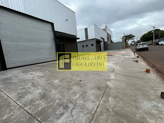 Galpão / Barracão com 1000m², para alugar, no bairro Distrito Industrial Doutor Carlos Arnaldo e Silva em São José do Rio Preto