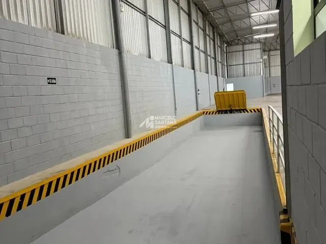 Galpão / Barracão com 2450m², para alugar, no bairro Airton Senna em Vitória da Conquista