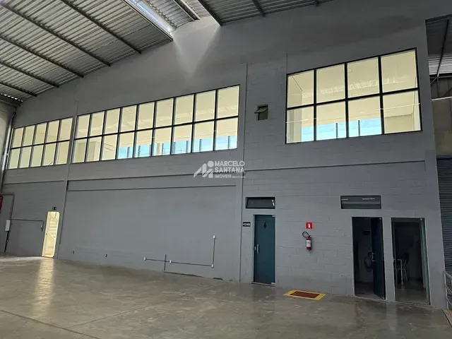 Galpão / Barracão com 2450m², para alugar, no bairro Airton Senna em Vitória da Conquista