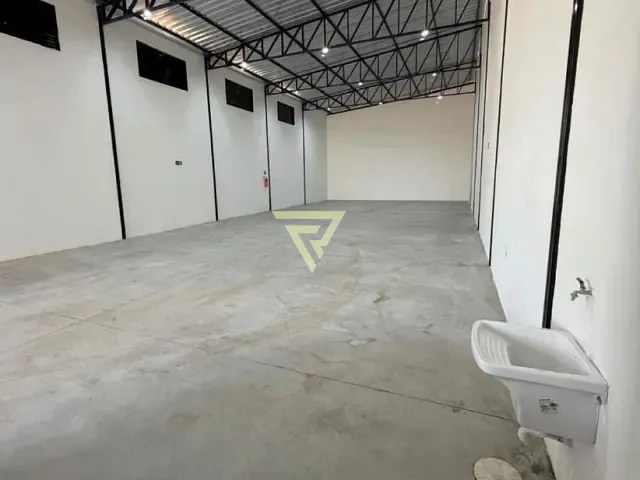 Galpão / Barracão com 340m², para alugar, no bairro Vila Carvalho em Ribeirão Preto