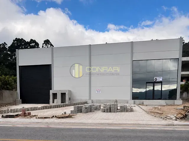 Galpão / Barracão com 550m², para alugar, no bairro Santa Luzia em Porto Belo