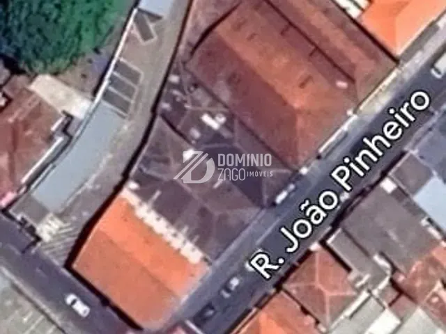 Galpão / Barracão com 1620m², à venda, no bairro Centro em Uberaba