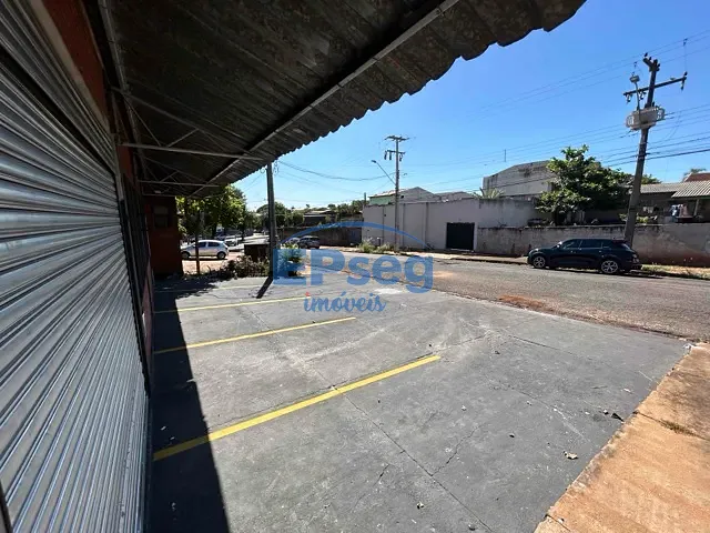 Galpão / Barracão com 812m², para alugar, no bairro Waldemar Hauer em Londrina
