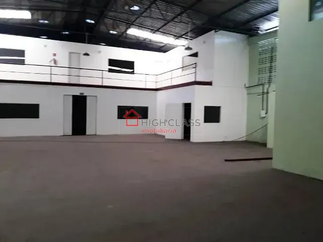 Galpão / Barracão com 714m², para alugar, no bairro Santa Mônica em Vila Velha