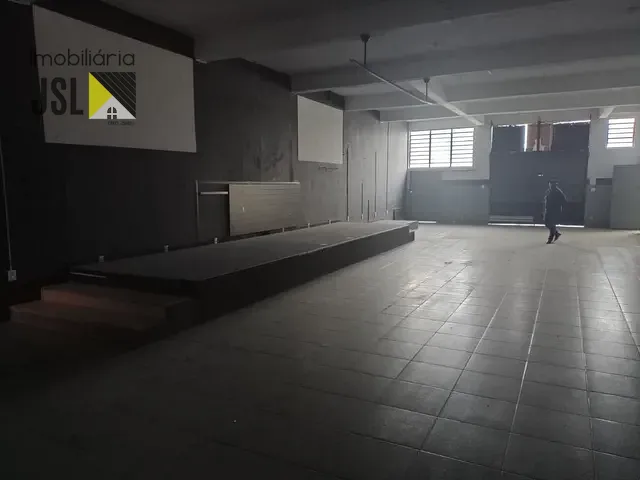 Galpão / Barracão com 700m², para alugar, no bairro Vila São João em Caçapava