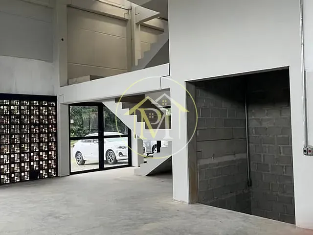 Galpão / Barracão com 912m², para alugar, no bairro Alphaville Nova Esplanada em Votorantim