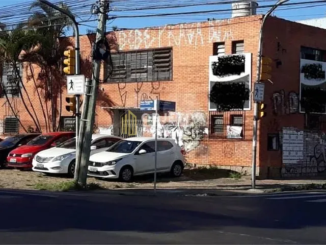 Galpão / Barracão à venda, no bairro Navegantes em Porto Alegre