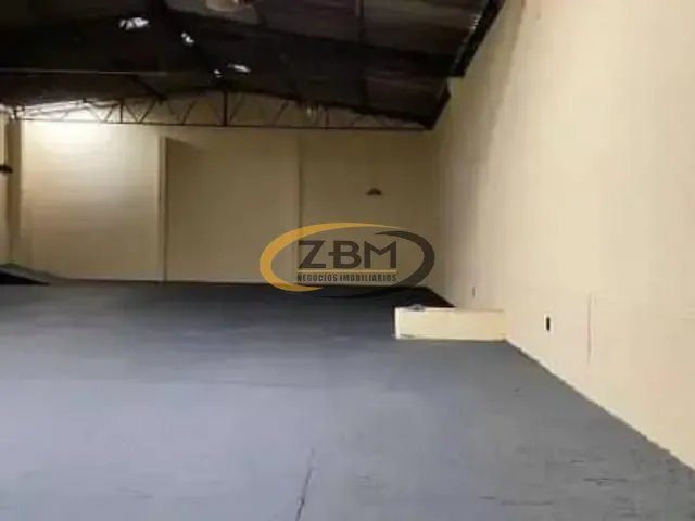 Galpão / Barracão com 360m², para alugar, no bairro Indústrias Leves em Londrina