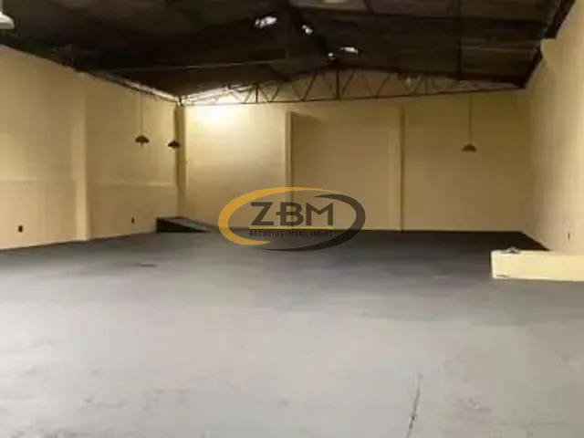 Galpão / Barracão com 360m², para alugar, no bairro Indústrias Leves em Londrina