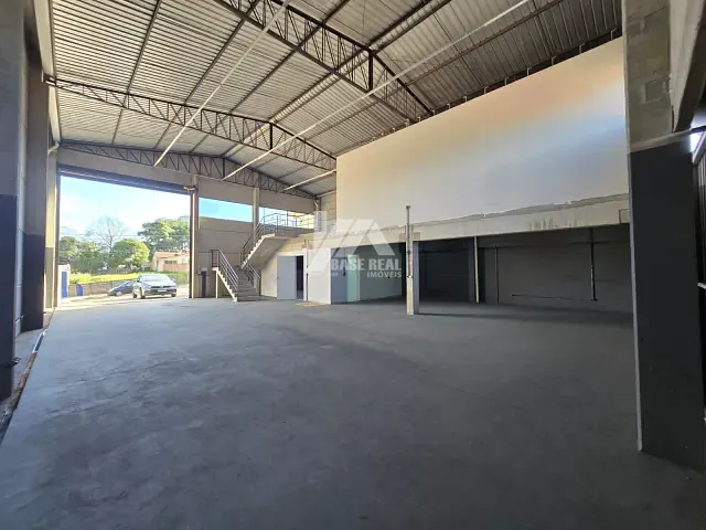 Galpão / Barracão com 462m², para alugar, no bairro Uvaranas em Ponta Grossa