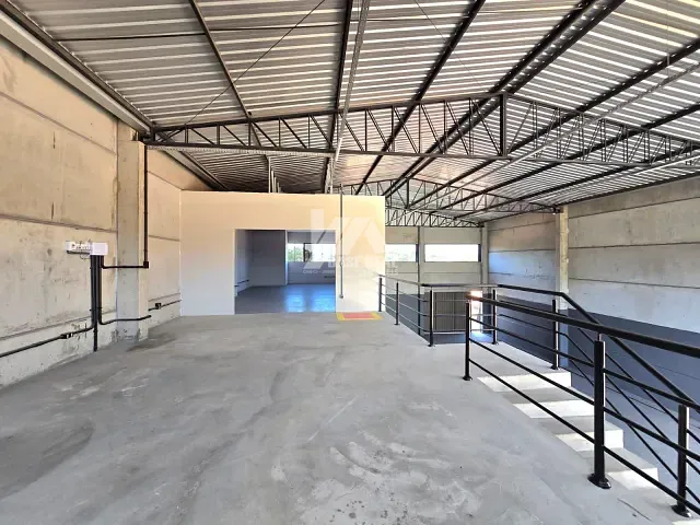 Galpão / Barracão com 462m², para alugar, no bairro Uvaranas em Ponta Grossa
