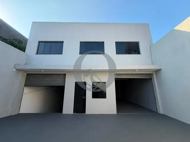 Galpão / Barracão à venda ou para alugar, no bairro Vila Ema em São Paulo