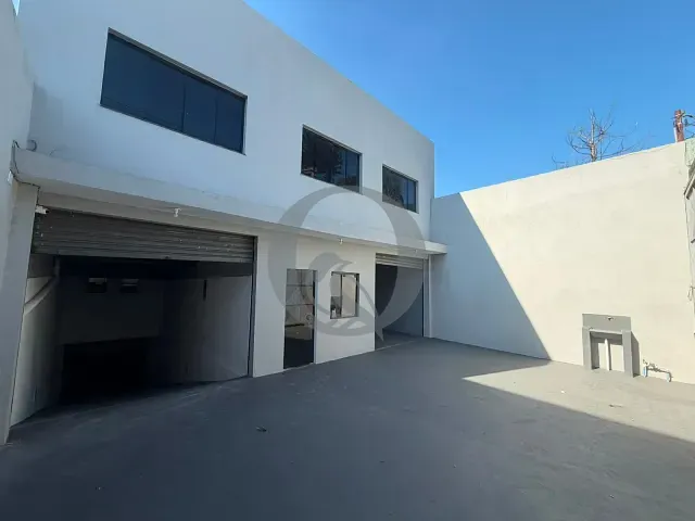 Galpão / Barracão à venda ou para alugar, no bairro Vila Ema em São Paulo