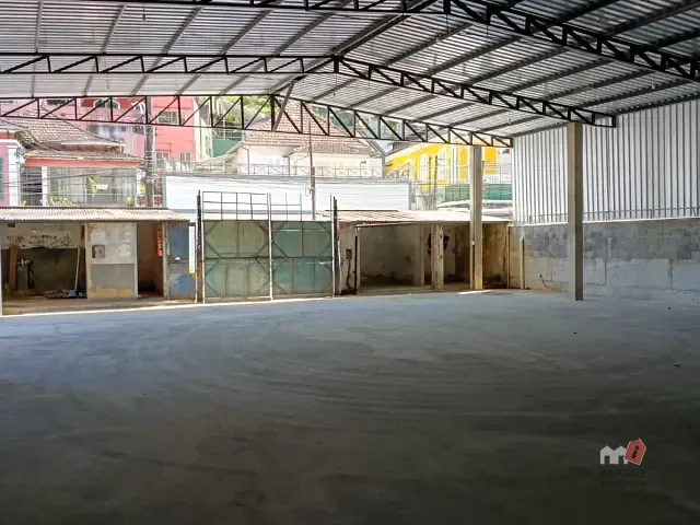 Galpão / Barracão para alugar, no bairro Centro em Petrópolis